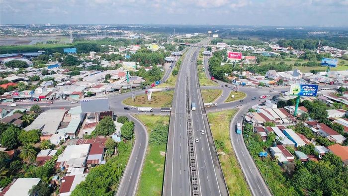 Thời gian qua, TP Đồng Nai khởi công hàng loạt dự án giao thông trọng điểm. Ảnh: D.K