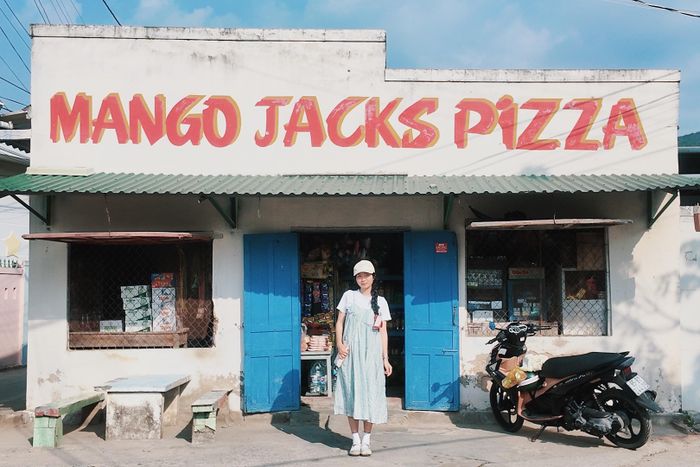  Tôi check-in tiệm tạp hóa nổi tiếng nhất Vĩnh Hy. 