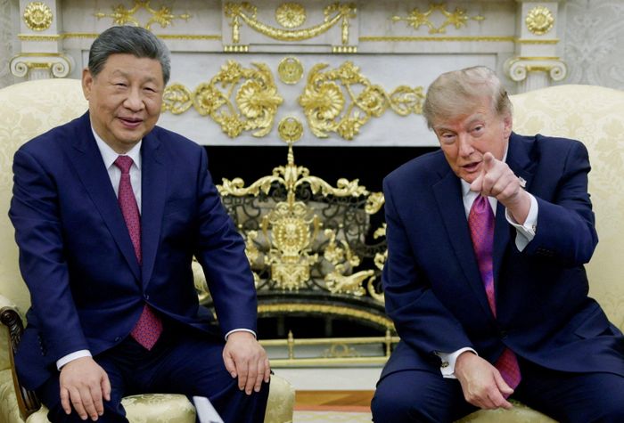 Tổng thống Mỹ Donald Trump gặp Chủ tịch Trung Quốc Tập Cận Bình tại Phòng Bầu dục ở Nhà Trắng, Washington, D.C. (Mỹ) ngày 24/9. Ảnh: Reuters.