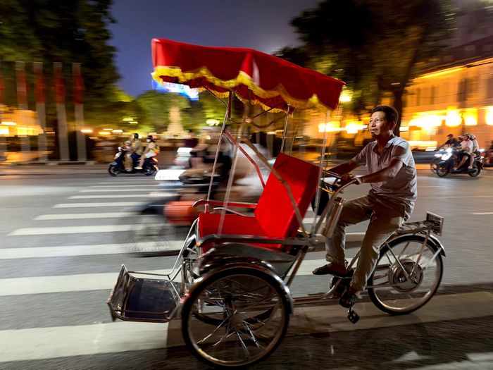  Đây là thay đổi đáng chú ý với những người thường chụp đêm, đường phố hay các cảnh có chuyển động, khi tốc độ màn trập có thể trở thành một công cụ tạo hình thay vì chỉ là thông số máy tự động xử lý. 