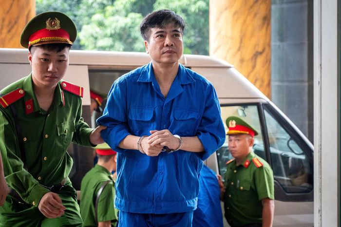  Nhiều bị cáo là cựu cấp dưới của cựu Bộ trưởng Y tế Nguyễn Thị Kim Tiến cùng một số chủ doanh nghiệp, nhà thầu xây dựng kháng cáo xin giảm án, giảm tiền phải nộp. 