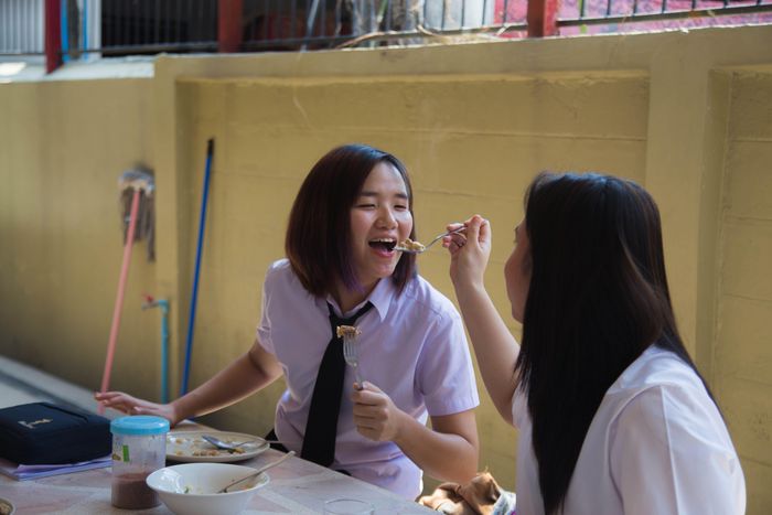Mỗi quốc gia có quy định, chính sách riêng đối với bữa ăn bán trú tại trường học. Ảnh: Micah Eleazar/Pexels.