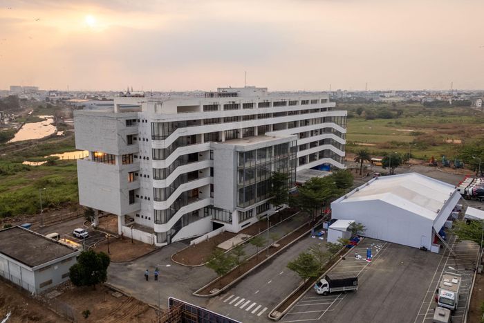  Tòa nhà depot Tham Lương của metro số 2 (phường Đông Hưng Thuận) là trung tâm vận hành của toàn tuyến, ứng dụng công nghệ điều khiển GoA4, cho phép tàu chạy hoàn toàn không người lái. Ảnh: Quỳnh Danh. 
