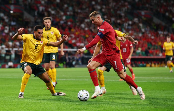 Ronaldo vẫn đáng sợ trong vùng cấm. Ảnh: Reuters.