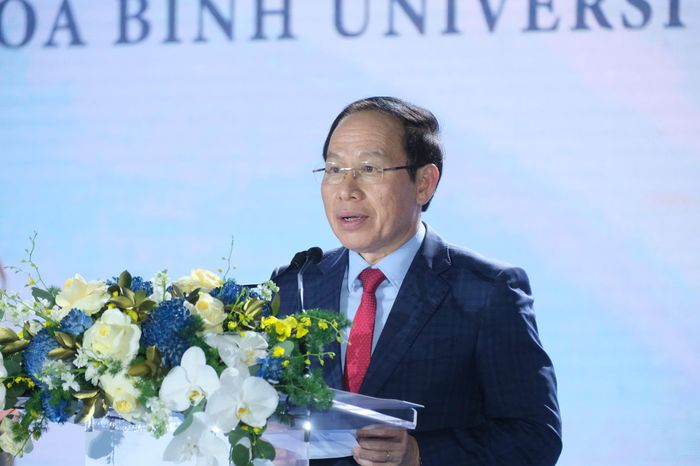 Phó thủ tướng Lê Tiến Châu đề nghị nhà trường tập trung một số nhiệm vụ trọng tâm. Ảnh: Ngọc Bích.