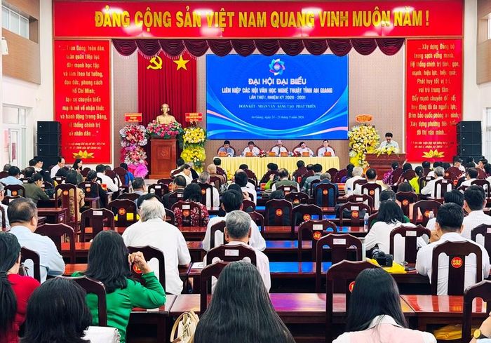 Quang cảnh Đại hội đại biểu Liên hiệp các Hội Văn học Nghệ thuật tỉnh An Giang