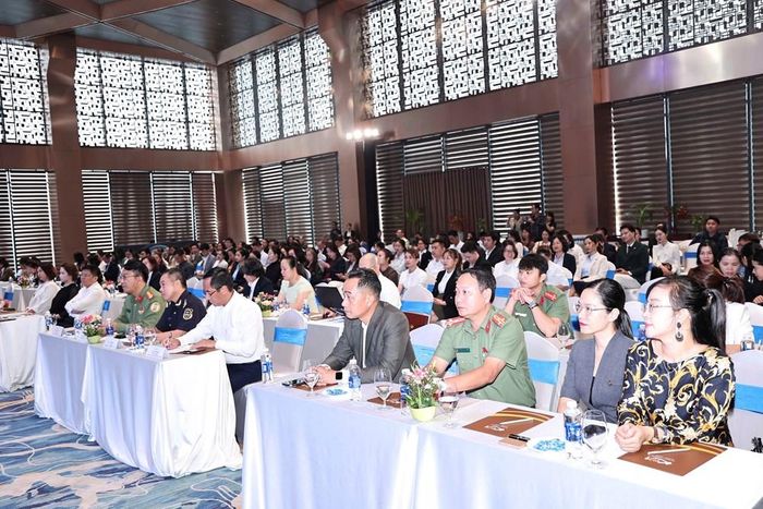 Các đại biểu tham dự chương trình