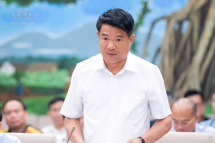 Viện trưởng Viện Kiểm sát nhân dân tối cao Nguyễn Huy Tiến trình bày tờ trình về việc giải trình, tiếp thu, chỉnh lý dự thảo Bộ luật Tố tụng hình sự (sửa đổi)