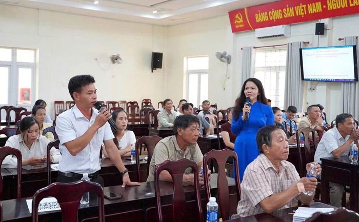 Các đại biểu trao đổi tại buổi tập huấn