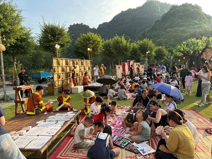 Hàng nghìn các em thiếu niên, nhi đồng đã thoả sức sáng tạo với các nghề truyền thống dịp Tết Trung thu 2026