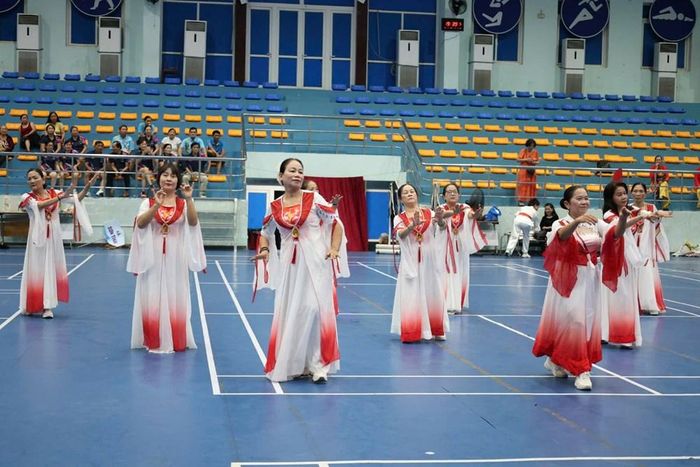 Không khí vui tươi, rộn ràng trong phần giao lưu