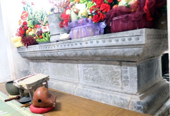Bảo vật Quốc gia “Bàn thờ Phật bằng đá chùa Thượng Nương”. Ảnh: Thanh Tuấn - TTXVN
