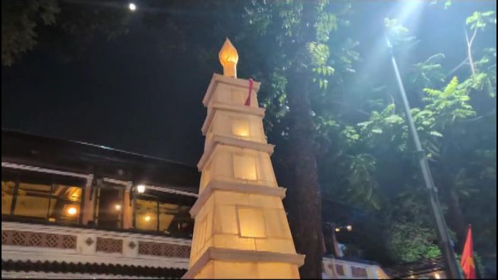 Một số hình ảnh trong Lễ rước đèn "Đêm hội Trăng Rằm" bên Hồ Hoàn Kiếm