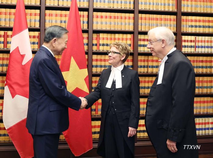 Tổng Bí thư, Chủ tịch nước Tô Lâm và Chủ tịch Thượng viện Raymonde Gagne.
