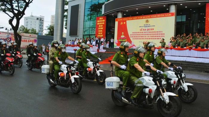 Công an thành phố Đà Nẵng ra quân đấu tranh phòng, chống các loại tội phạm. (Ảnh: ANH ĐÀO)