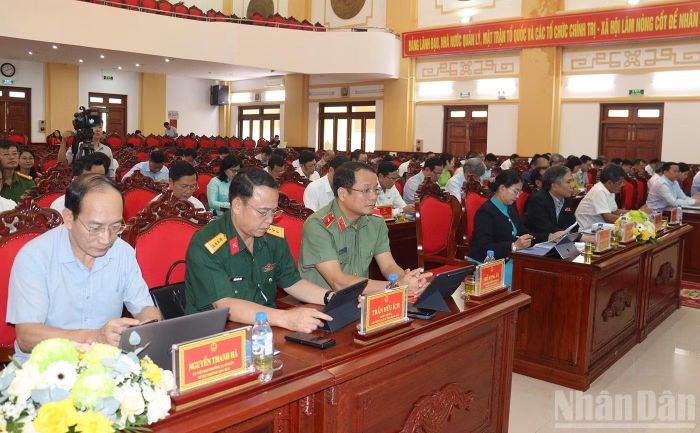 Các đại biểu tham dự kỳ họp. (Ảnh: HIỂN CỪ)