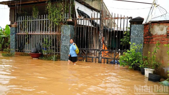Mưa lớn gây ra tình trạng ngập lụt nặng nhiều nơi ở Đồng Nai những ngày qua.