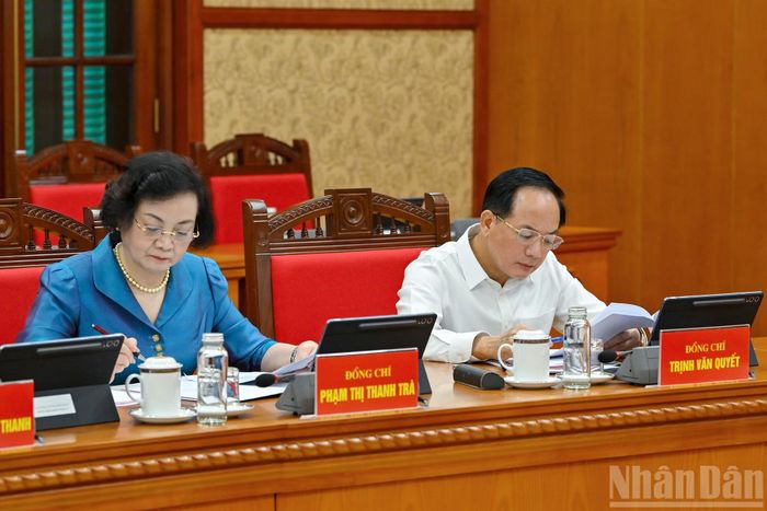 Trưởng Ban Tuyên giáo Trung ương Trịnh Văn Quyết, Phó Thủ tướng Phạm Thị Thanh Trà dự phiên họp.