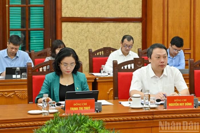 Các đại biểu tham dự phiên họp.