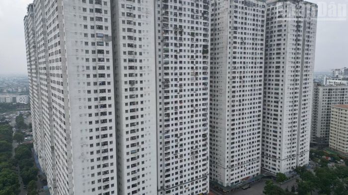 Một số tòa nhà cao tới 41 tầng, trong khi quy hoạch được duyệt chỉ cho phép 27 tầng.