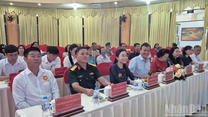 Lãnh đạo tỉnh Tây Ninh dự khai mạc. (Ảnh: THANH PHONG)