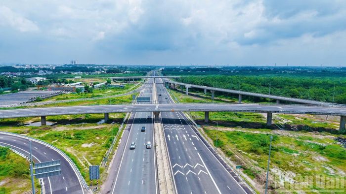 Nhiều tuyến cao tốc qua Đồng Nai hoàn thiện, kết nối sân bay Long Thành, góp phần tạo mạng lưới giao thông hiện đại, đồng bộ.