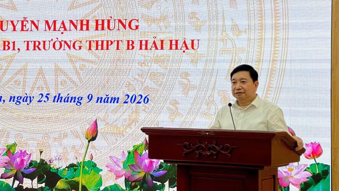 Đồng chí Nguyễn Tiến Dũng, Giám đốc Sở Giáo dục và Đào tạo tỉnh Ninh Bình phát biểu tại chương trình. (Ảnh: YẾN TRINH)