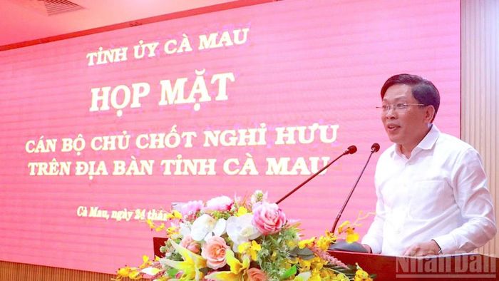 Đồng chí Đặng Văn Dũng, tân Phó Bí thư Thường trực Tỉnh ủy Cà Mau phát biểu nhận nhiệm vụ trước các thế hệ cán bộ tiền nhiệm. (Ảnh: HỮU TÙNG)