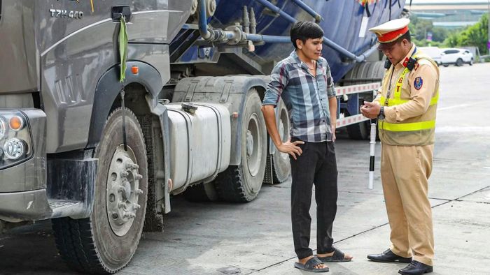 Tập trung xử lý vào những hành vi trực tiếp đe dọa an toàn của người tham gia giao thông. (Ảnh: Cục Cảnh sát giao thông)