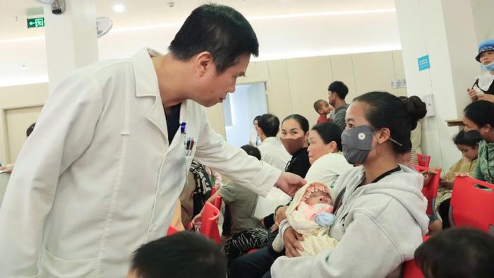 Nhiều gia đình có con mắc dị tật bẩm sinh vùng hàm mặt cùng một số dị tật bẩm sinh khác tham gia chương trình. (Ảnh: CTV)