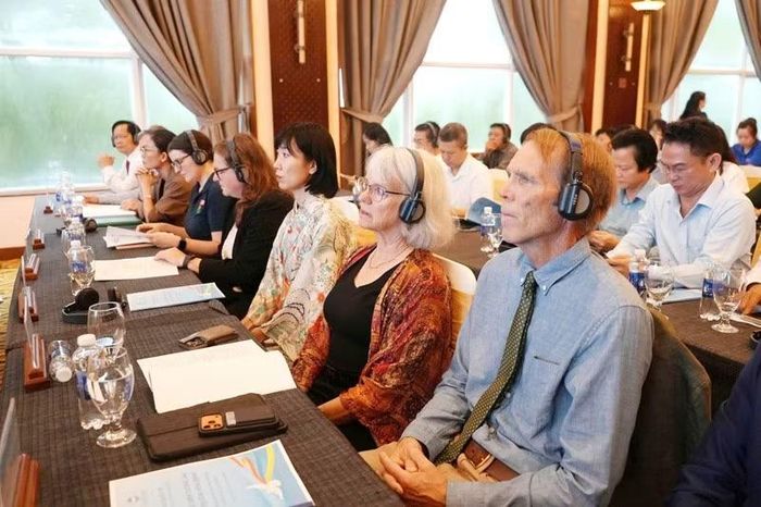 Các đại biểu quốc tế tham dự tọa đàm. (Ảnh: TĐ)