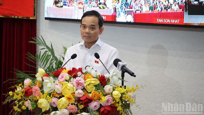 Ủy viên Bộ Chính trị, Bí thư Thành ủy Thành phố Hồ Chí Minh Trần Lưu Quang chia sẻ một số vấn đề cử tri quan tâm. (Ảnh: VƯƠNG LÊ)