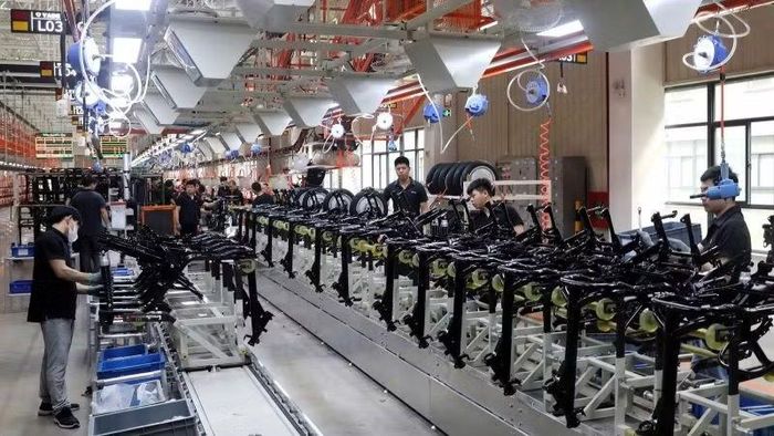Sản xuất xe máy điện tại Công ty Yadea, khu công nghiệp Tân Hưng, Bắc Ninh. (Ảnh: DL)