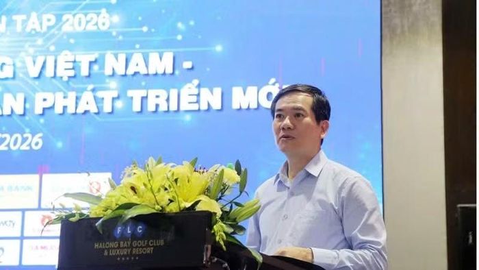 Phó Bí thư Thành ủy, Chủ tịch Ủy ban Mặt trận Tổ quốc thành phố Quảng Ninh Vũ Quyết Tiến phát biểu tại Diễn đàn. (Ảnh: QUANG THỌ)