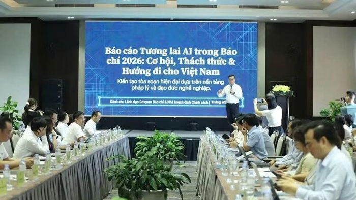 Nhà báo Lê Quốc Minh chia sẻ ý kiến tại Diễn đàn. (Ảnh: QUANG THỌ)