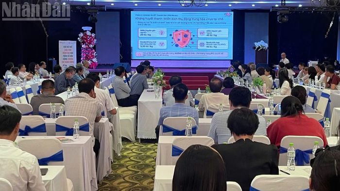 Các chuyên gia chia sẻ về giải pháp phòng, chống bệnh dại. (Ảnh: CÔNG LÝ)