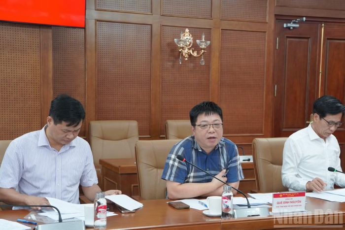 Đồng chí Quế Đình Nguyên, Phó Bí thư Thường trực Đảng ủy, Phó Tổng Biên tập Báo Nhân Dân nhận định nhiều tác phẩm báo chí được xây dựng công phu, đấu tranh trực diện với các luận điệu sai trái, thù địch. (Ảnh: HẢI ĐĂNG)