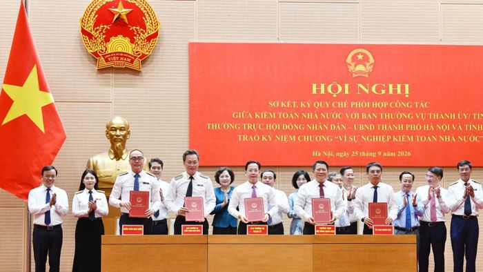 Ký Quy chế phối hợp giữa Kiểm toán nhà nước và tỉnh Sơn La. (Ảnh: Quỳnh Lan)