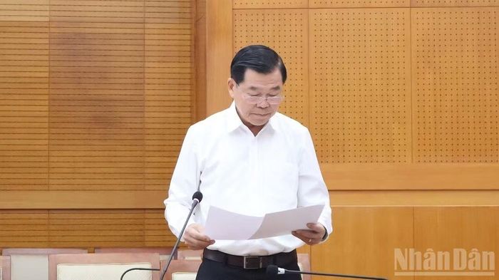 Ủy viên Trung ương Đảng, Phó Chủ nhiệm Ủy ban Kiểm tra Trung ương, Phó Trưởng Đoàn kiểm tra, giám sát số 220 Nguyễn Hồng Lĩnh trình bày tóm tắt dự thảo Báo cáo kết quả kiểm tra, giám sát đối với Ban Thường vụ Thành ủy Thành phố Hồ Chí Minh. (Ảnh: VƯƠNG LÊ)