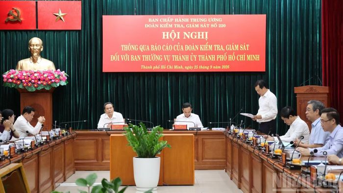 Các đại biểu trao đổi ý kiến tại hội nghị. (Ảnh: VƯƠNG LÊ)