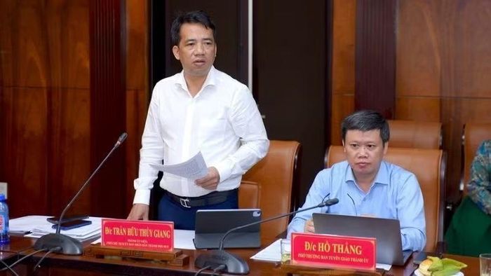 Tại buổi làm việc, lãnh đạo thành phố Huế kiến nghị Trung ương cho phép thí điểm cơ chế quản lý, khai thác kinh tế di sản đặc thù. (Ảnh: Đ.Quang)