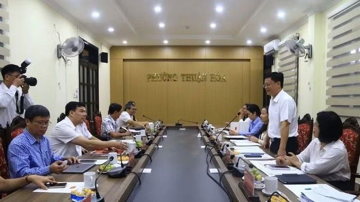 Đoàn khảo sát đề nghị phường Thuận Hóa rà soát nhiệm vụ theo tinh thần “rõ người, rõ việc, rõ thời gian, rõ kết quả”. (Ảnh: CTV)