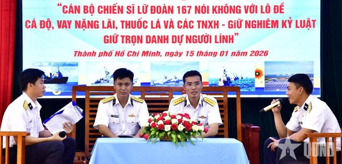  Một buổi tọa đàm trong khuôn khổ "Ngày pháp luật" ở đơn vị.