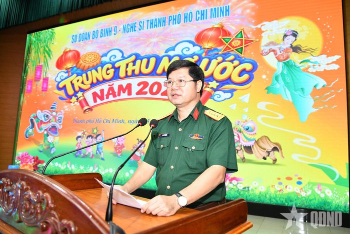 Đại tá Hồ Viết Quảng, Phó chính ủy Sư đoàn 9 phát biểu tại chương trình.