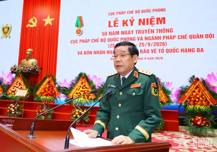 Thượng tướng Nguyễn Văn Gấu phát biểu tại buổi lễ.