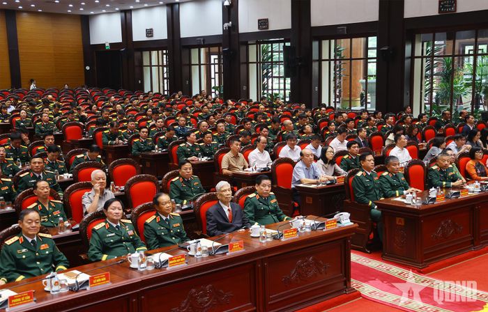 Các đại biểu dự buổi lễ.