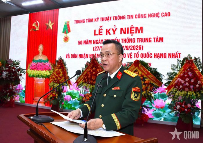  Đại tá Bùi Văn Thắng, Giám đốc Trung tâm Kỹ thuật Thông tin Công nghệ cao trình bày diễn văn tại buổi lễ.