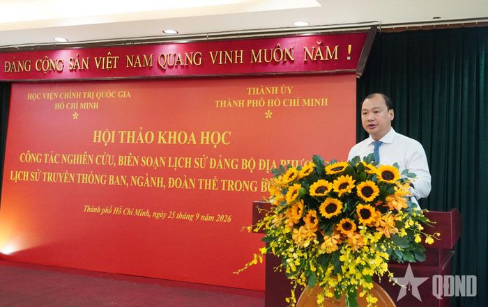 PGS, TS Lê Hải Bình phát biểu đề dẫn. 