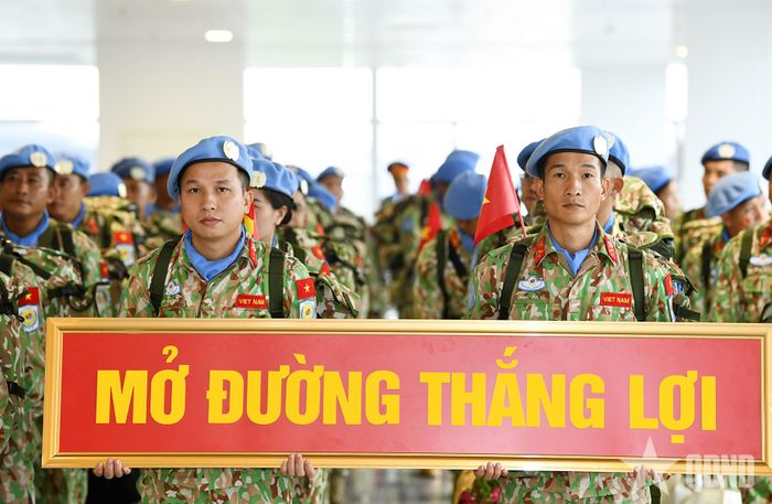 Các thành viên Đội Công binh số 5. 