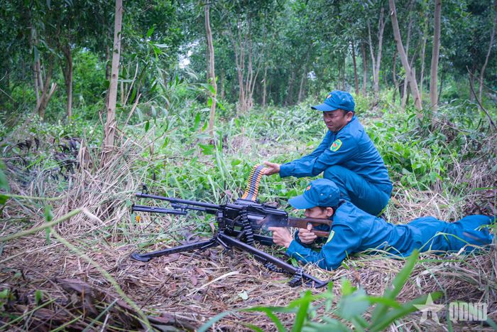 Nội dung thực binh “Trung đội Dân quân cơ động 1 xã Kiên Lương (tỉnh An Giang) chiến đấu tập kích địch tạm dừng”.